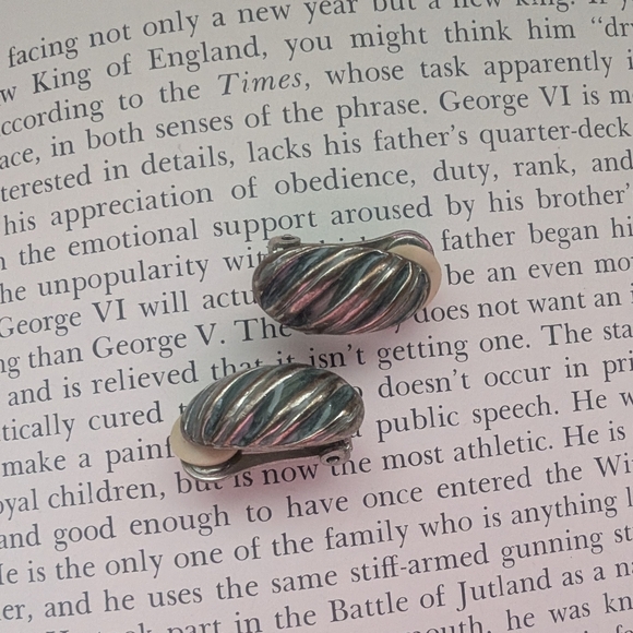 Silver and Cream Men's Cufflinks - Picture 2 of 6